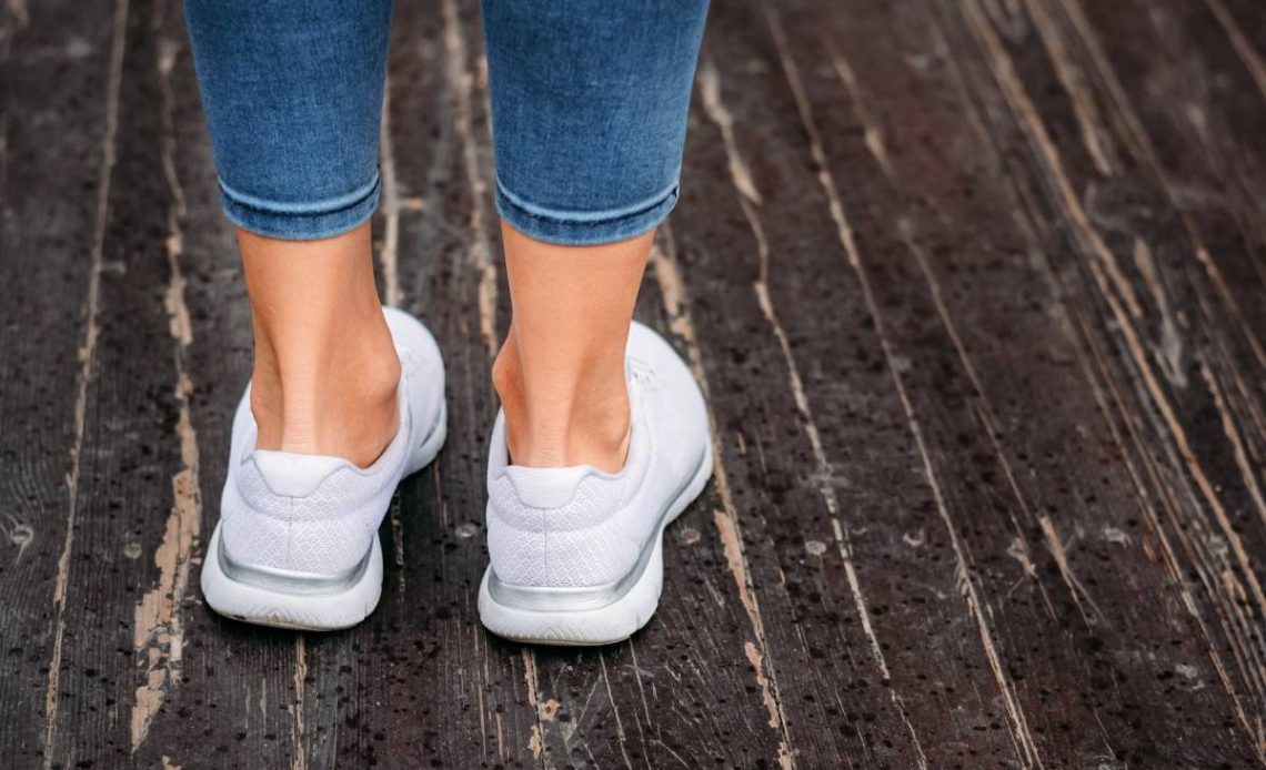skrzypiace buty