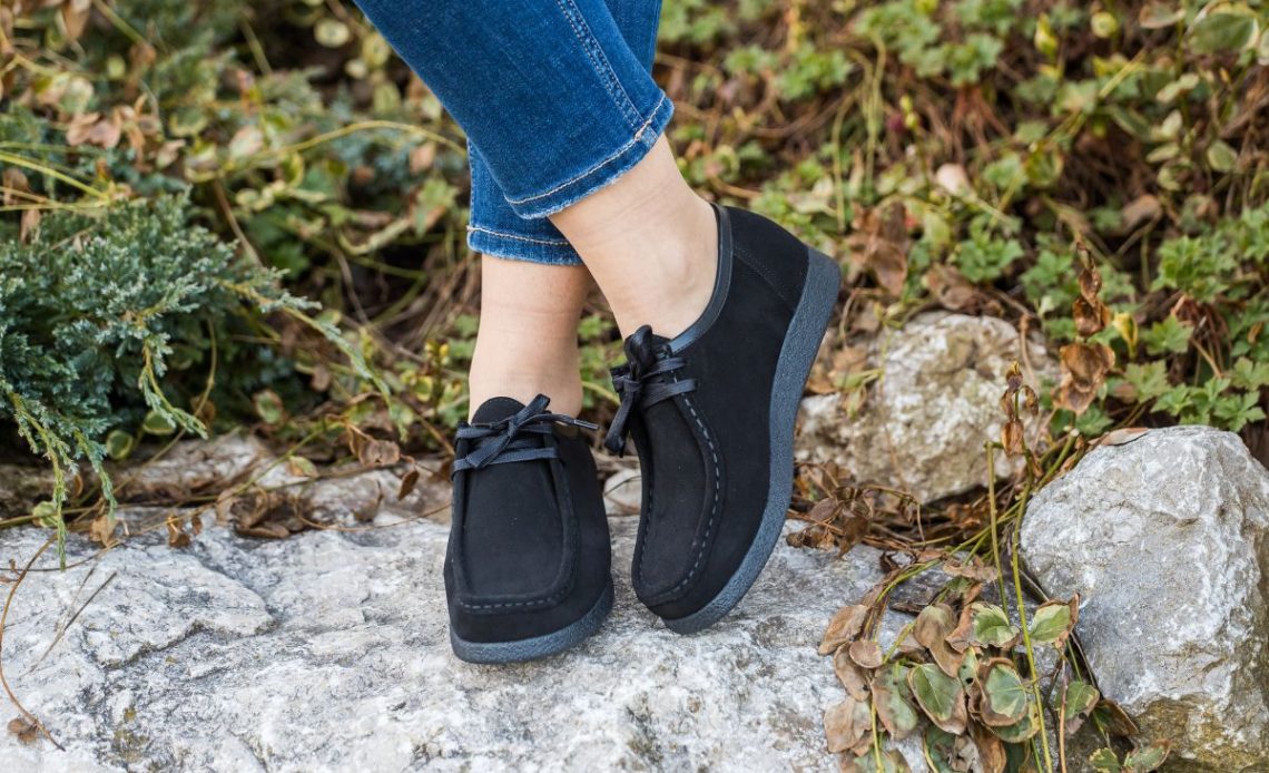 Buty z kwadratowym noskiem